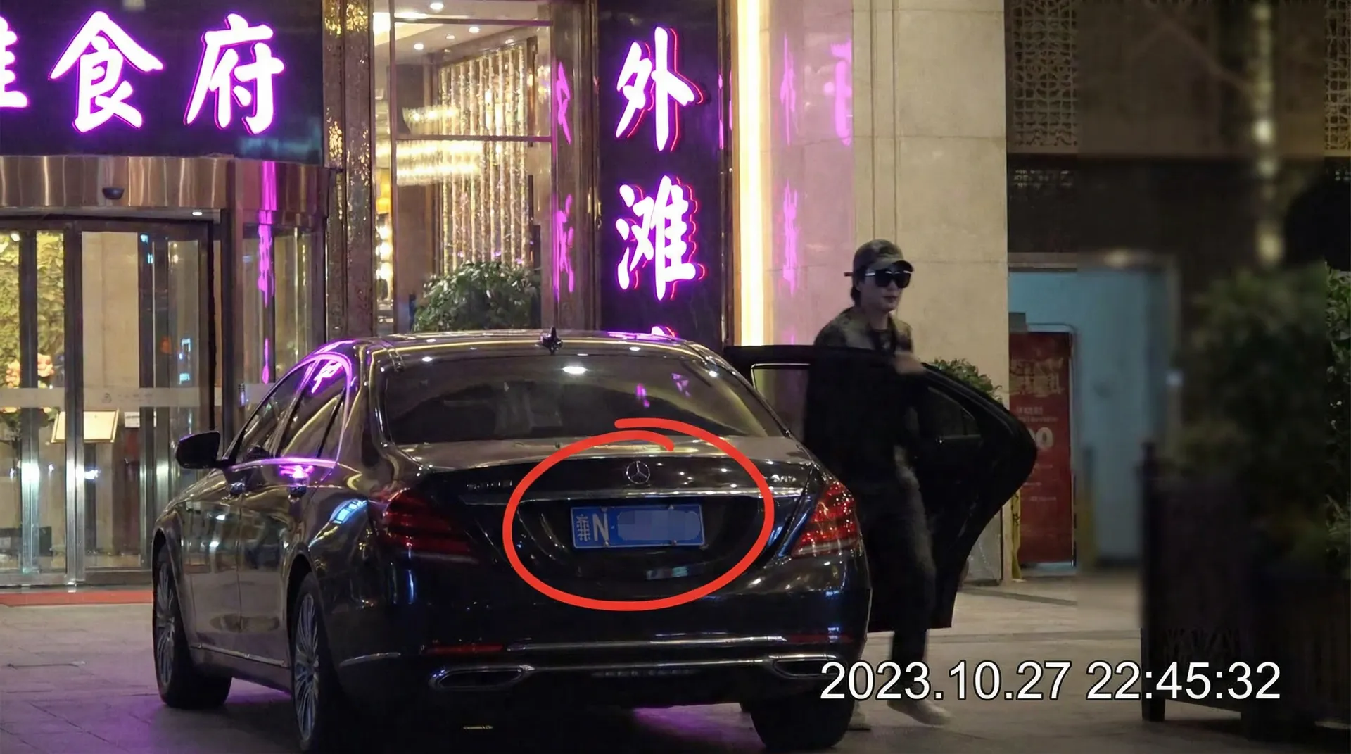 韩国伦理 - 豪车餐厅外偷拍